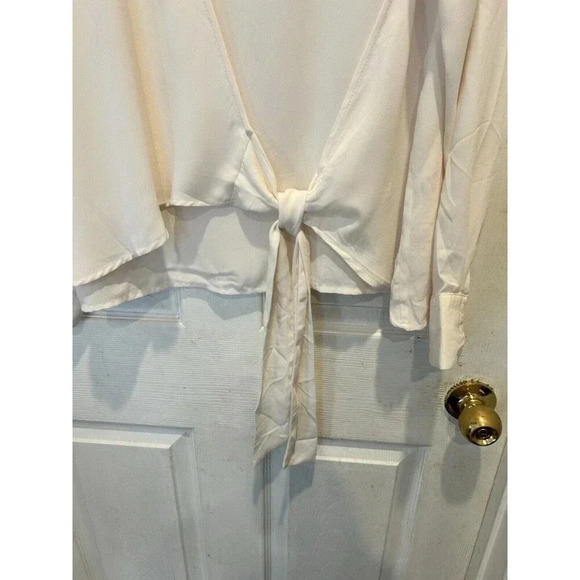 Forever 21 Contemporary Women’s XL Cream Blouse Faux Wrap Holiday‎ Winter White - Picture 2 of 7